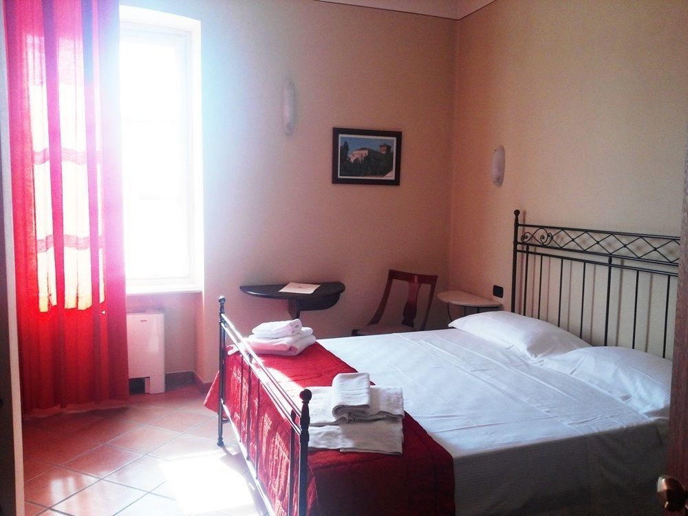 Il Castello Di Bubbio Hotell Eksteriør bilde